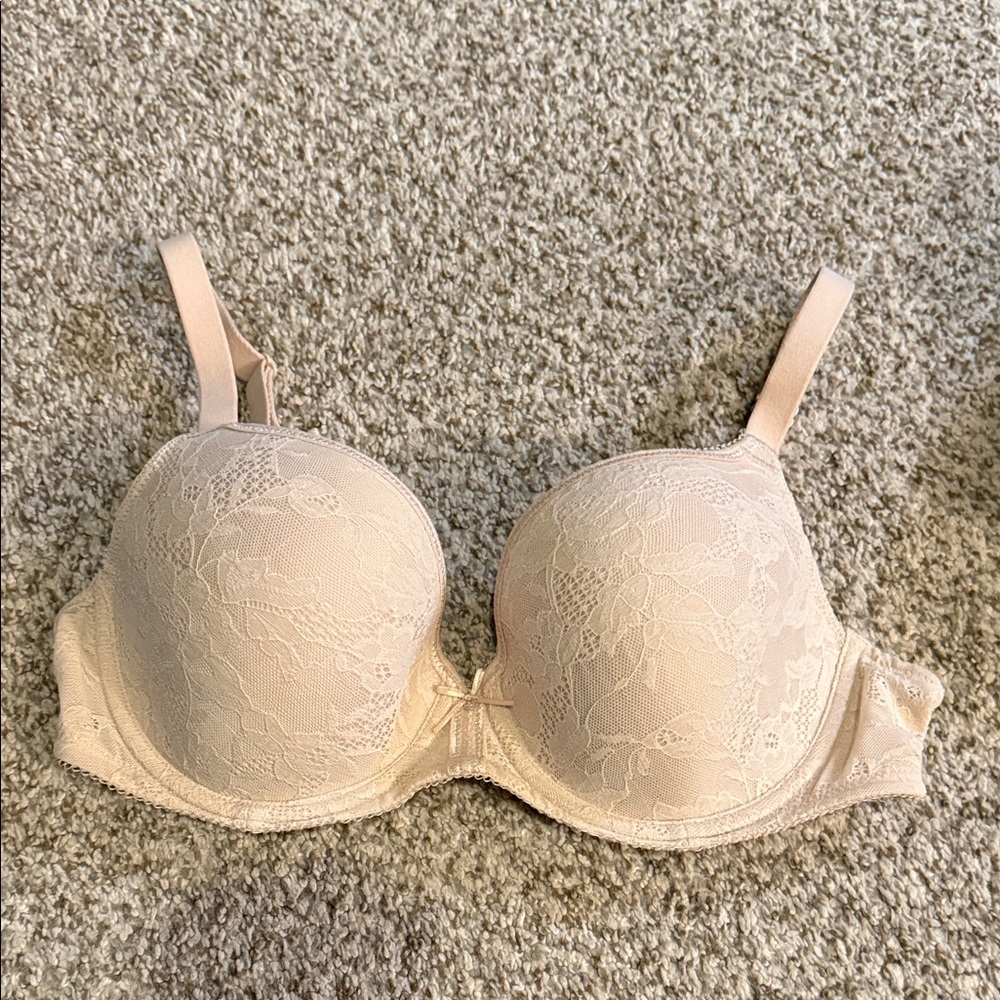 Wacoal Embrace Lace Light Nude Lace Underwire Bra with Smooth Cups, size 36C